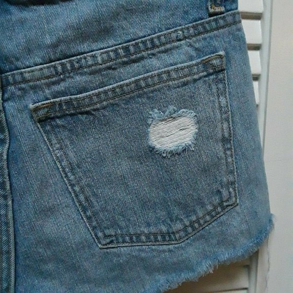 BDG Distressed Destructed Denim Jeans Blue Shorts Ripped Frayed Mid Rise Size 27 - Picture 10 of 12